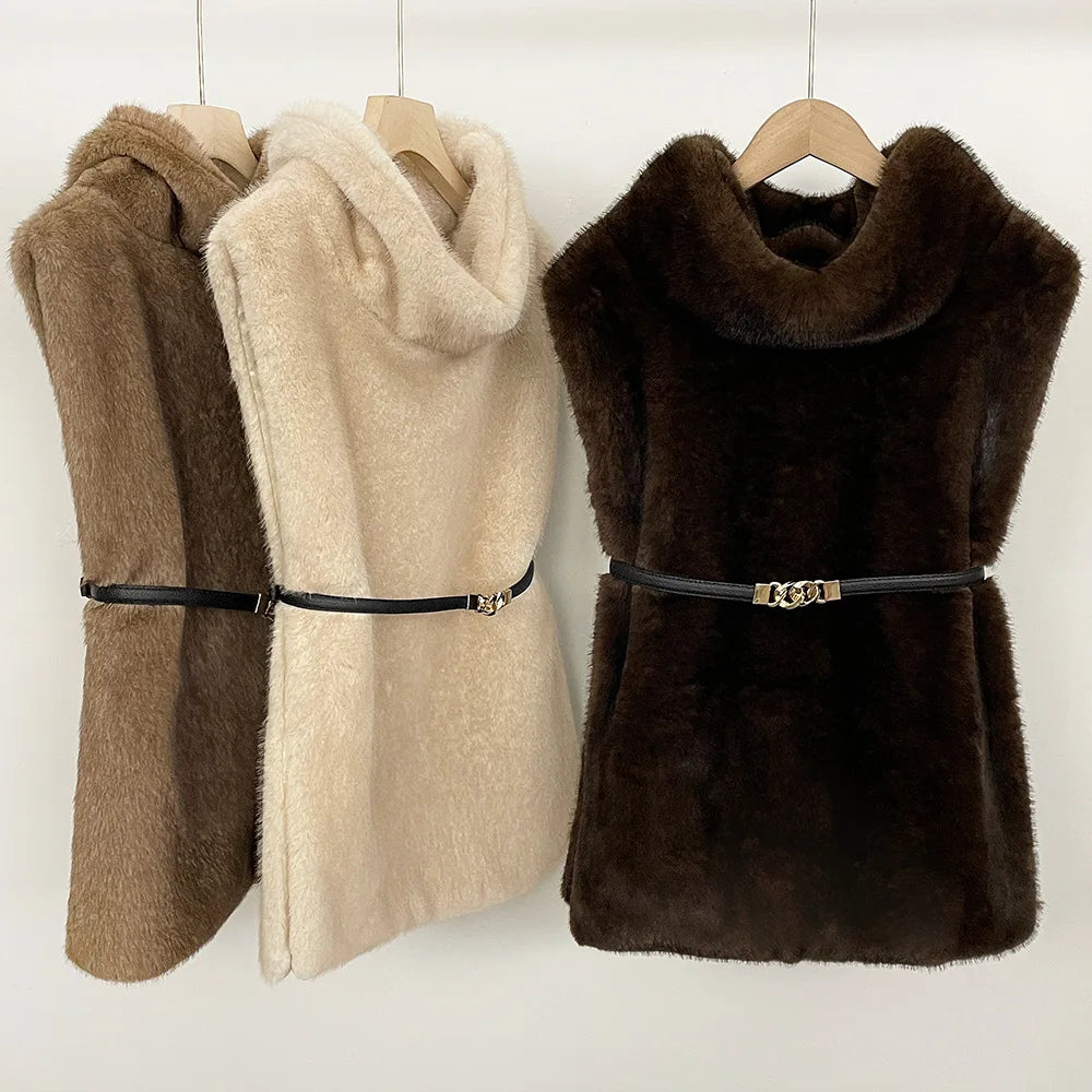 Faux fur bodywarmer met colkraag en riem